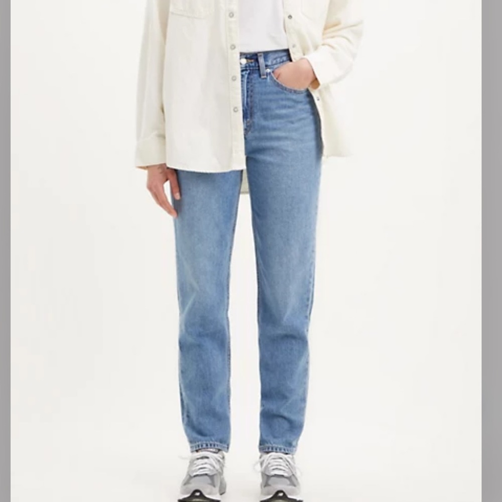 LEVI'S light/medium wash mom jeans